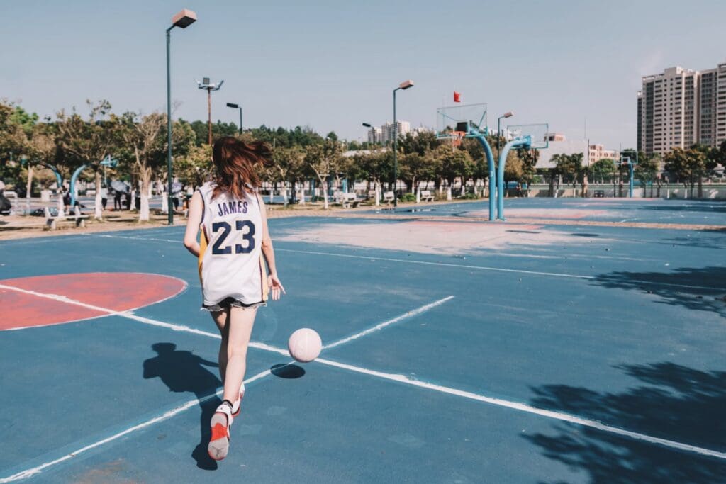 Women’s Basketball: Breaking Barriers and Growing Popularity – Athlete Perspectives